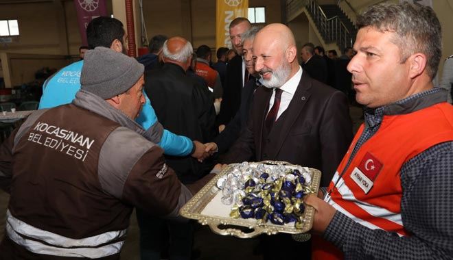 Çolakbayrakdar mesai arkadaşlarıyla bayramlaştı