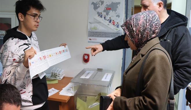   Gurbetçiler oylarını kullanmaya başladı 