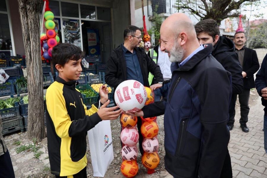 Her gün bin kişiye iftar yemeği ile 16 bin sıcak ekmek dağıtıyor