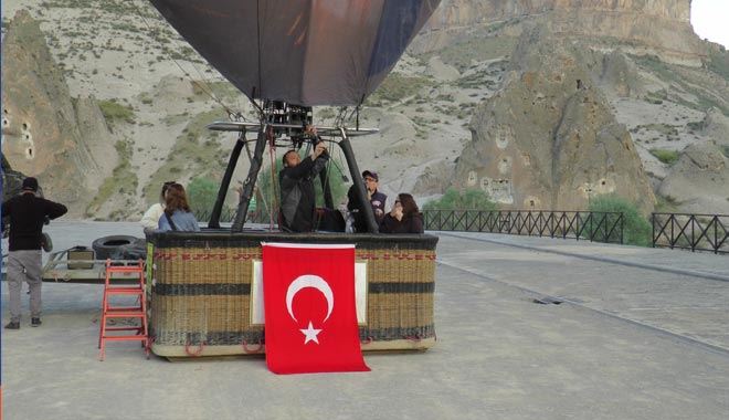   Balonlar ‘Gençlik Bayramı’nın şerefine havalandı