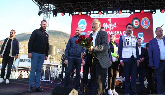  Akar ile Büyükkılıç işçilerle konser izledi