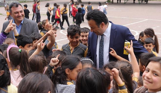  Eğitim Camiası’ndan 100 konteyner 