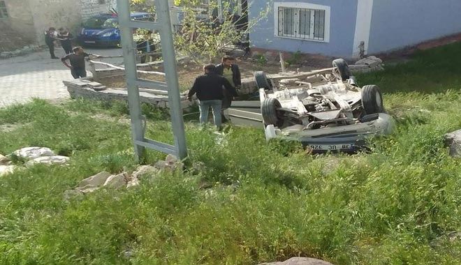    Otomobil şarampole devrildi: 3 yaralı