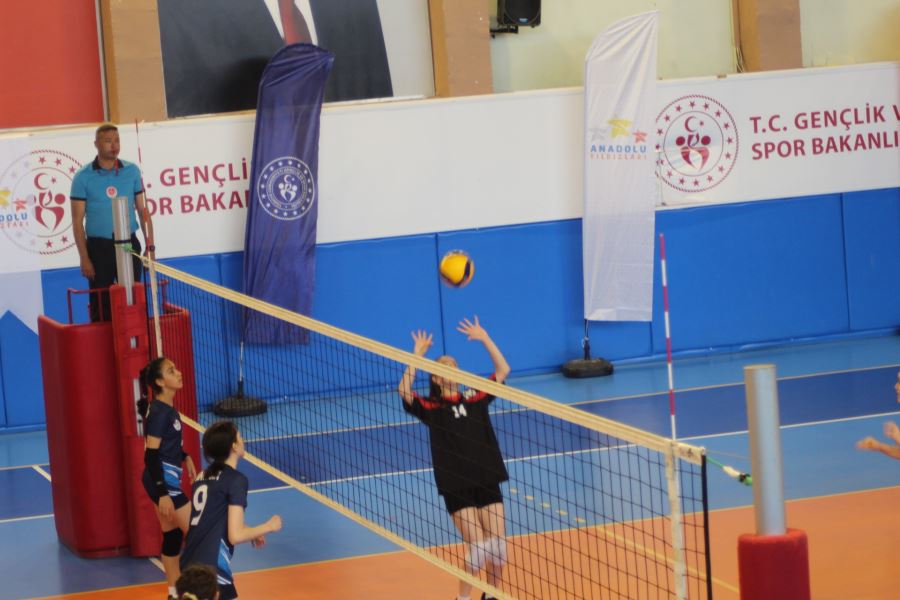 Voleybol grup müsabakaları başladı