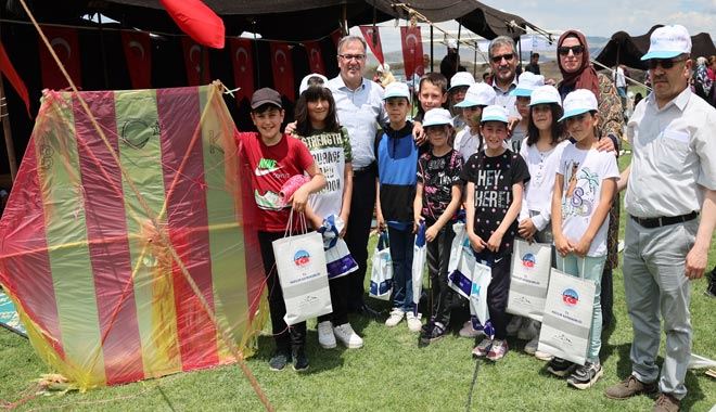    Hacılar’da çocuk oyunları ve uçurtma şenliği