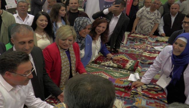 Koopertifçi kadınlar ürünlerini görücüye çıkardı