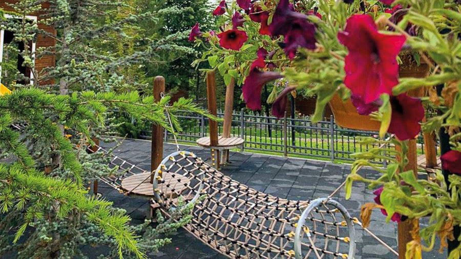 Büyükşehir, Erguvan’da bahçe sezonunu açtı