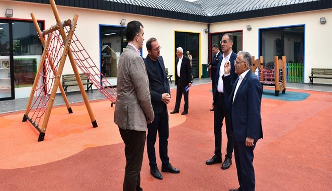 Büyükkılıç çocuklara özel 11.kütüphaneyi inceledi