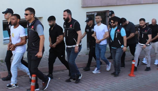 Midelerinde uyuşturucu saklayan şahıslar adliyede