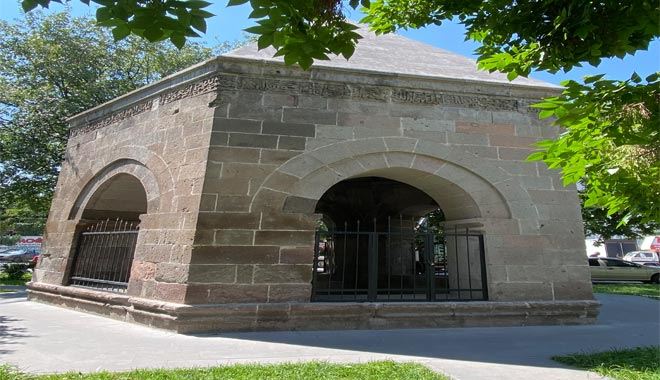 Suya Kanmış Hatun Türbesi