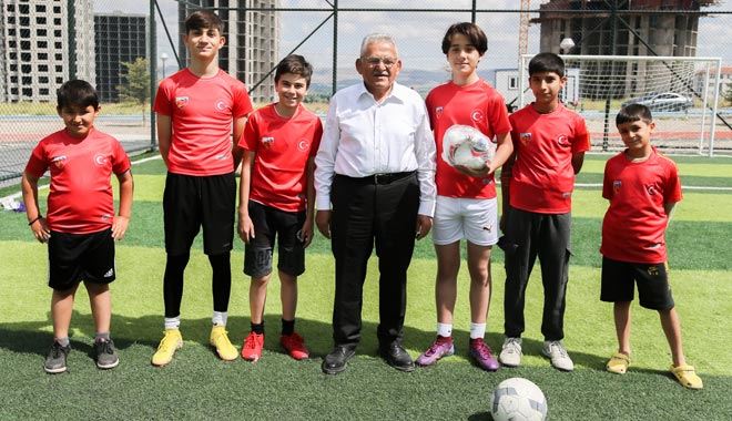 Büyükkılıç Yeşilyurt park alanı’nda gençlerle buluştu