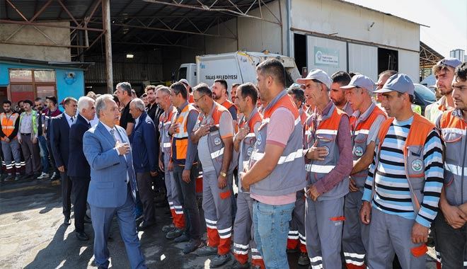 Talas’ta bayramlaşma mesaisi