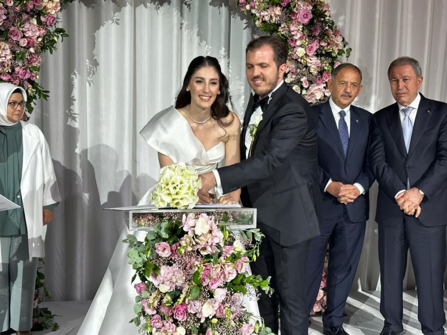 Ertekin ailesinin mutlu günü