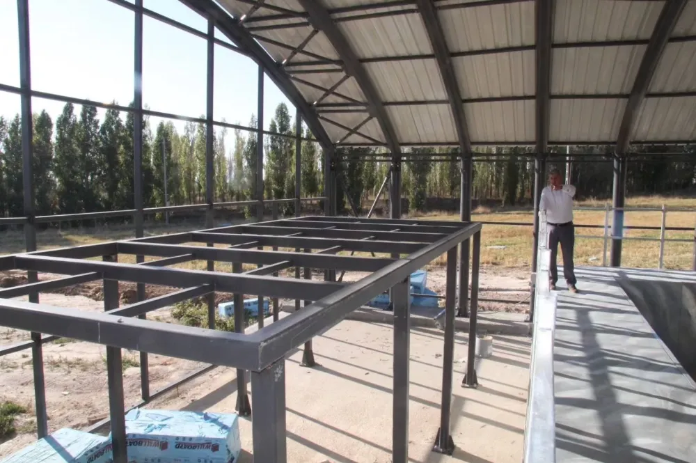 Başkan Altun Yarı Olimpik yüzme Havuzunda İncelemelerde Bulundu