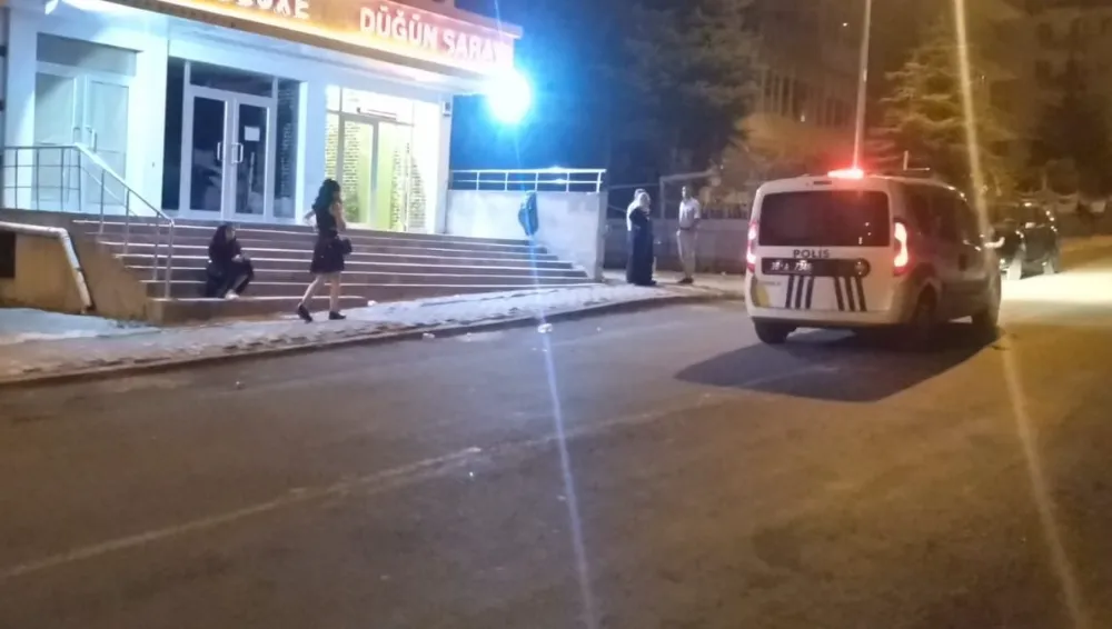 Düğünde çıkan kavgada 1 kişi bıçaklandı, annesi darp edildi