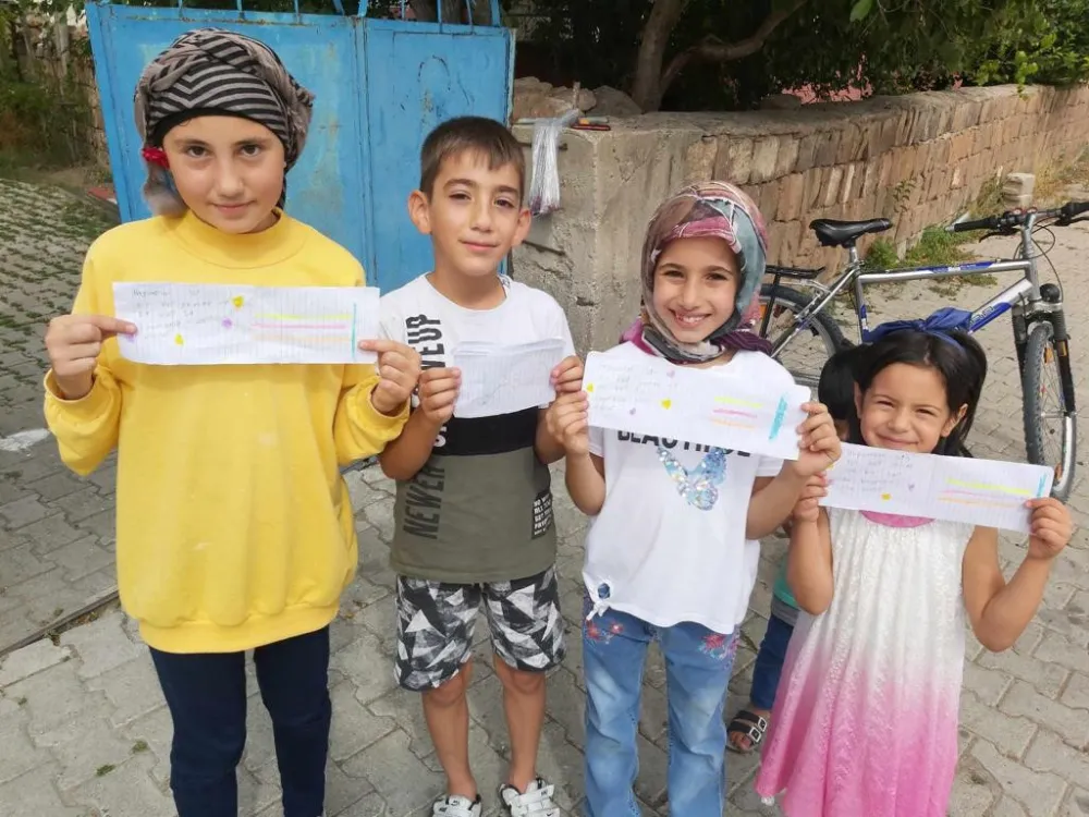 Tomarzalı Çocuklar Sokak Hayvanları İçin El İlanı Hazırladı