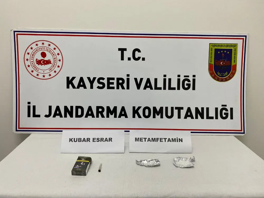 Sigara kağıdına sarılı uyuşturucu yakalandı