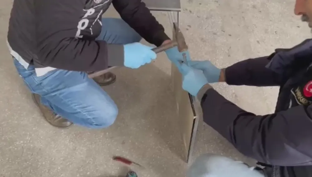 Sehpaya zulalanmış uyuşturucu ele geçirildi