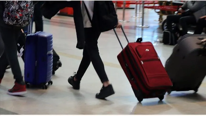 Yurt dışı çıkışlarında pulla ödeme kalkıyor