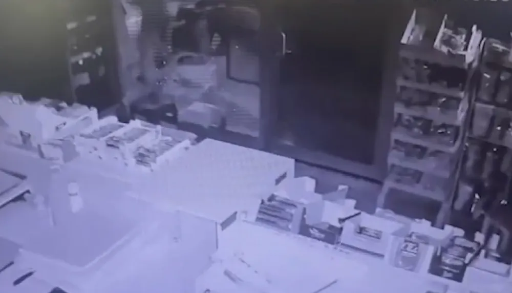 Hırsızlık yapmak için açtıkları delik 