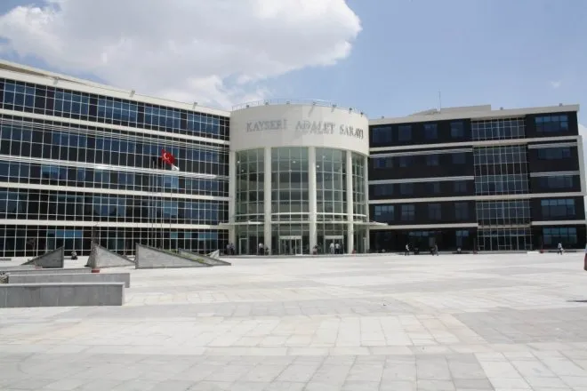 Komşusunu öldüren 4 çocuk annesi kadının yargılanmasına devam edildi