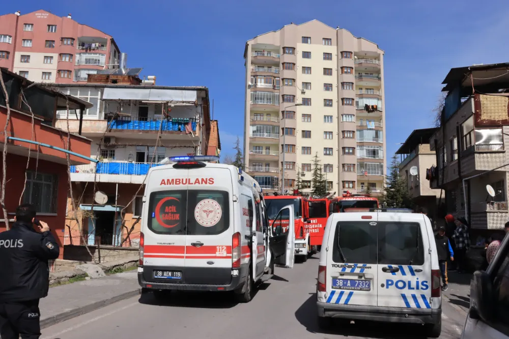 Binadaki malzemeler yandı, 1 kişi zehirlendi