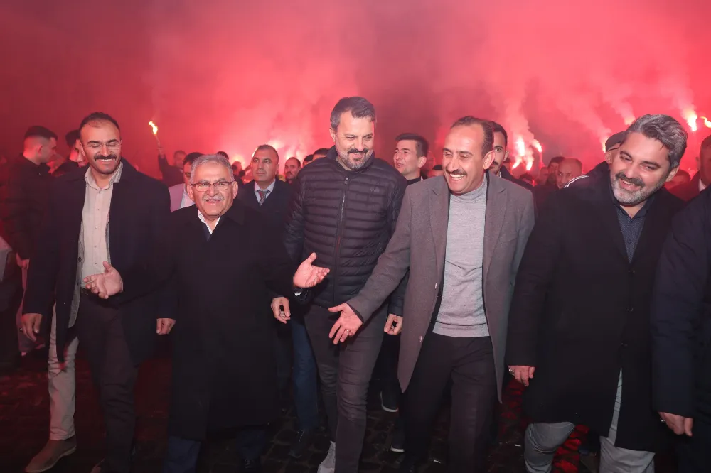 Başkan Büyükkılıç’a İncesu’da meşaleli, coşkulu karşılama