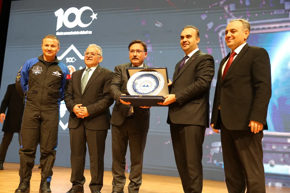 Bakan Kacır’dan Başkan Büyükkılıç’a ‘Alper Gezeravcı’ teşekkürü