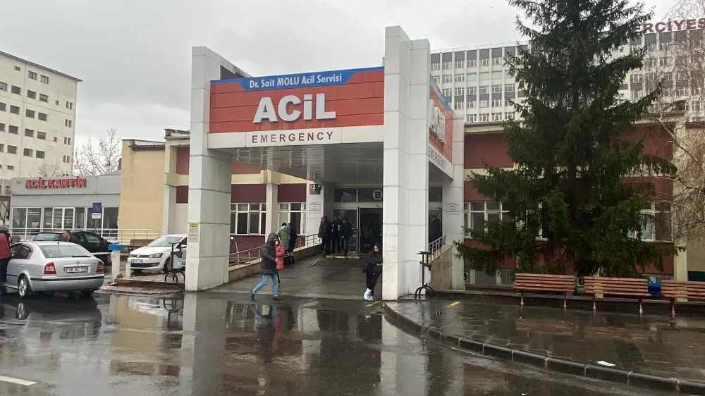 Silahla oynarken elinden yaralandı