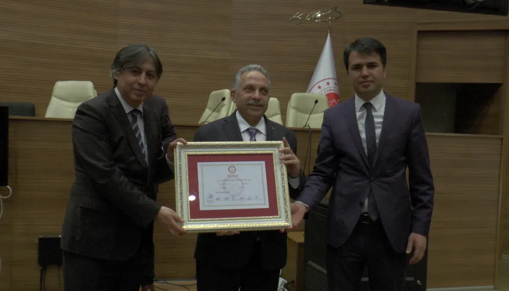 Başkan Yalçın mazbatasını aldı