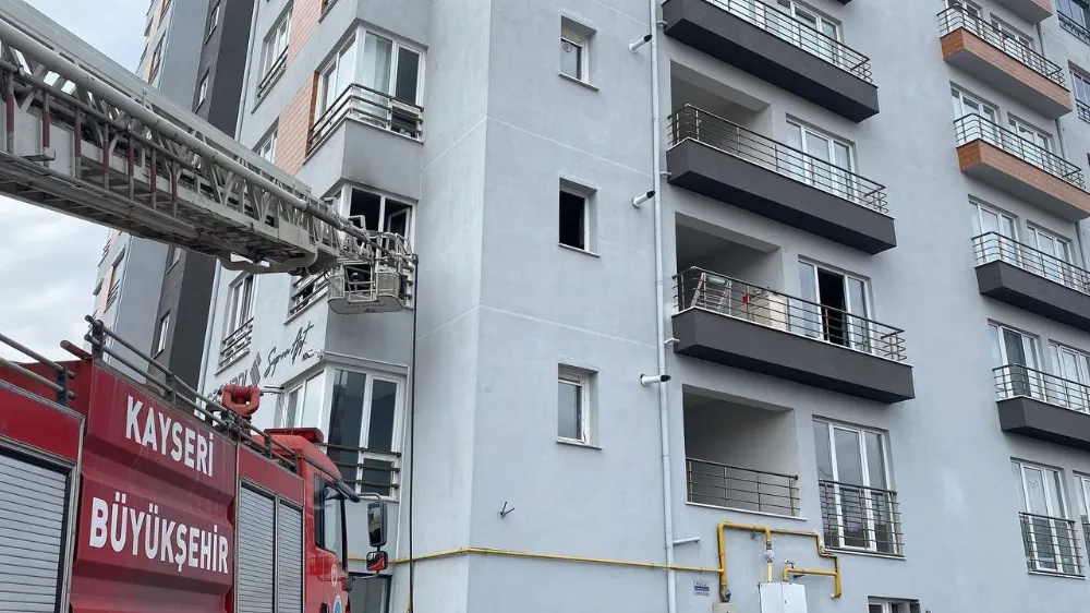 İkamette yangın: 2’si çocuk 4 kişi dumandan etkilendi