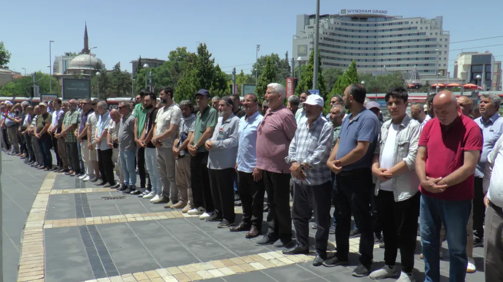 Hayatını kaybeden Filistinliler için ‘gıyabi cenaze namazı’ kılındı