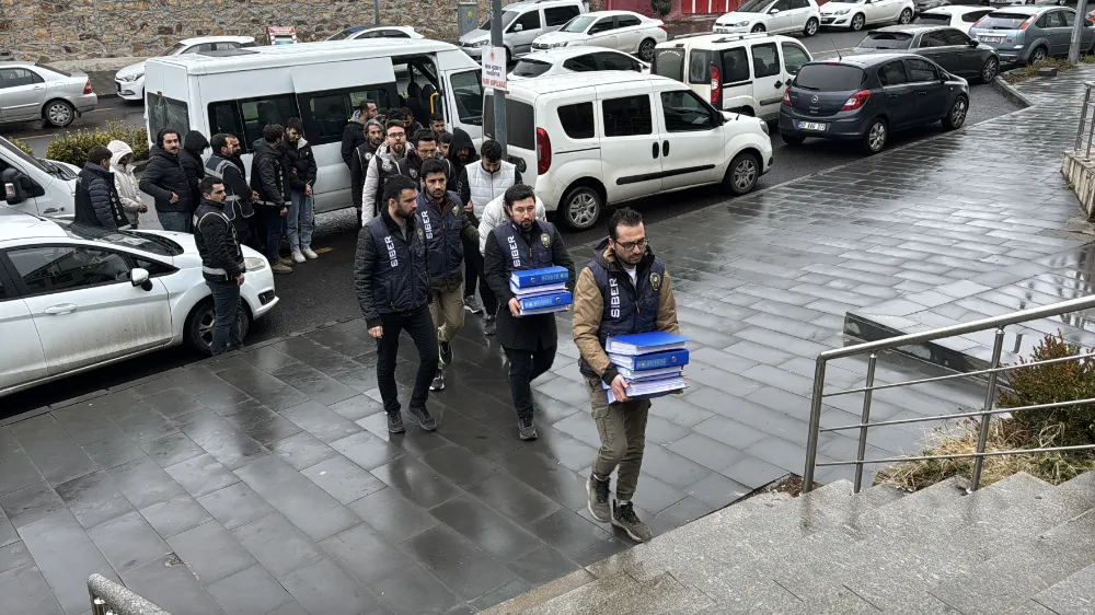 Nevşehir merkezli dolandırıcılık operasyonunda gözaltına alınan 61 şüpheli adliyede