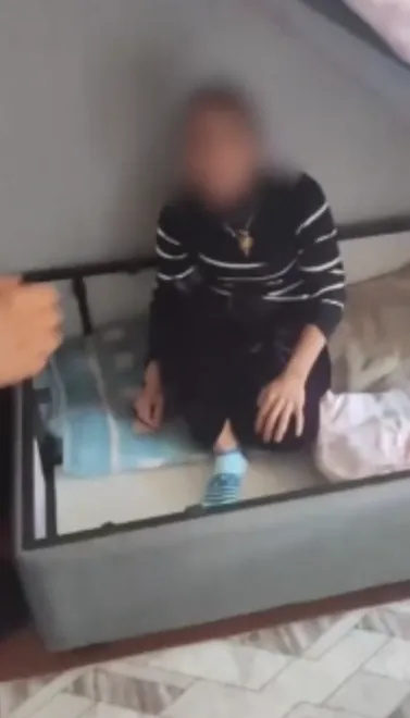 Firari hükümlü bazanın altından çıktı