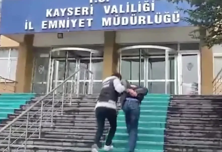 2 firari, yakayı ele verdi 