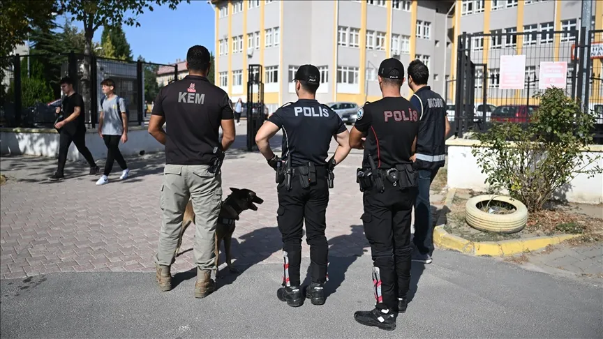  Polis okul çevresinde asayiş uygulaması yaptı