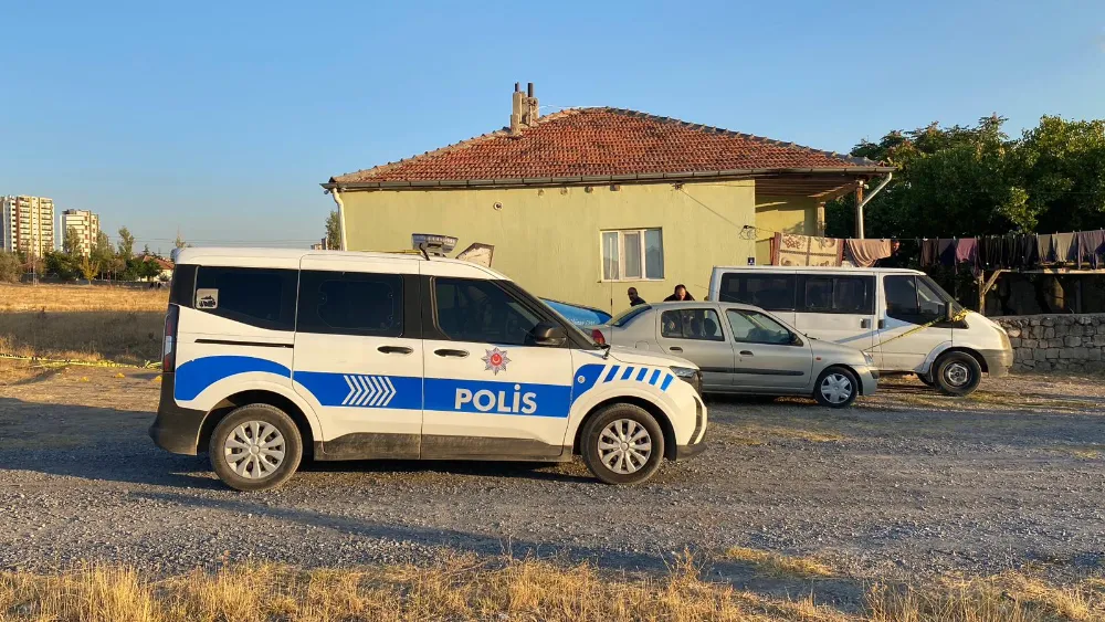 Silahlı saldırıya uğrayan baba ve oğlu yaralandı