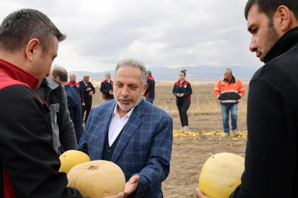 Türkiye Birincisi olan Talaslı çiftçilere Başkan Yalçın