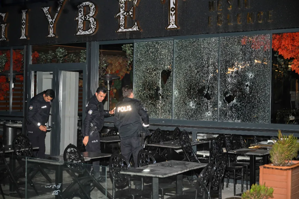 Başkentte bir iş yeri motosikletli 2 kişi tarafından kurşunlandı
