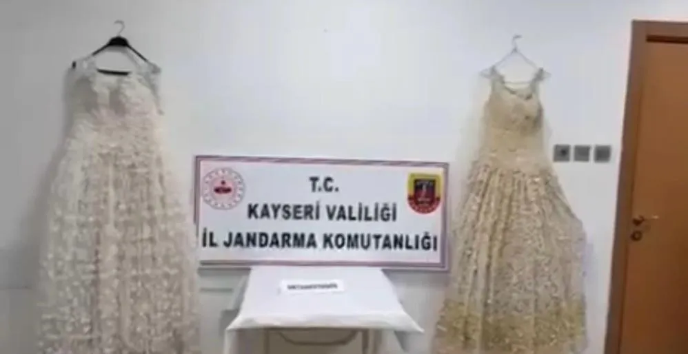 Gelinliğin üzerine işlenmiş 25 kilo uyuşturucu ele geçirildi!