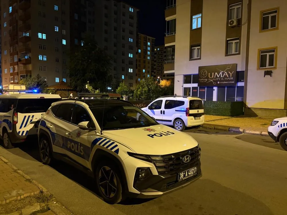 3 ay önce babası ölü bulunan genç intihar etti