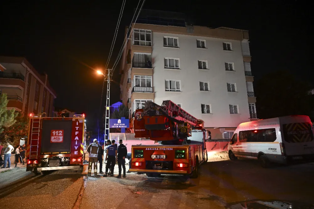 Başkentte özel eğitim merkezinin terasında çıkan yangın söndürüldü