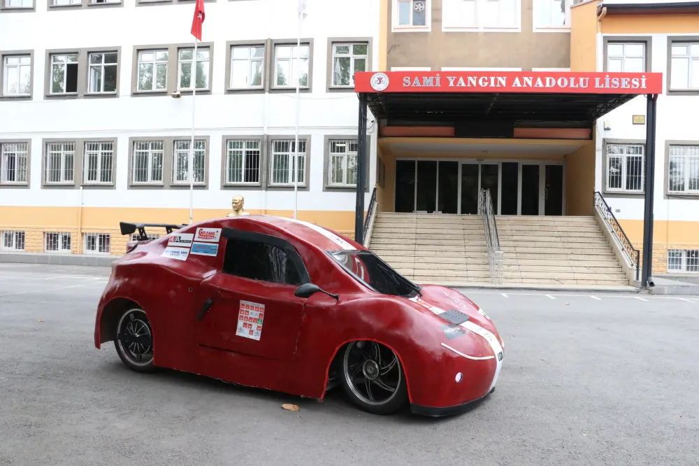 Liseliler, ürettikleri elektrikli araç 