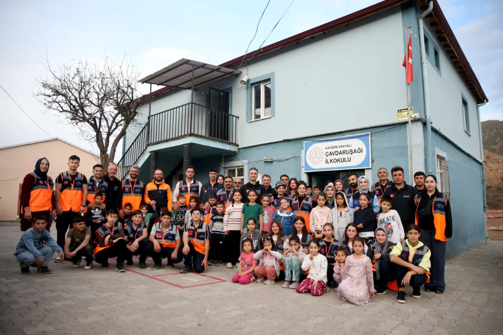 AFAD, bu sefer öğrencilerin isteği için ter döktü