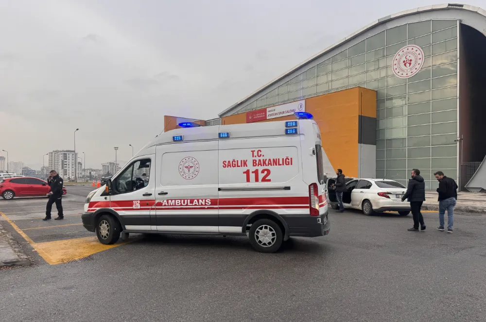 Voleybol turnuvasında taraftarlar arasında bıçaklı kavga!