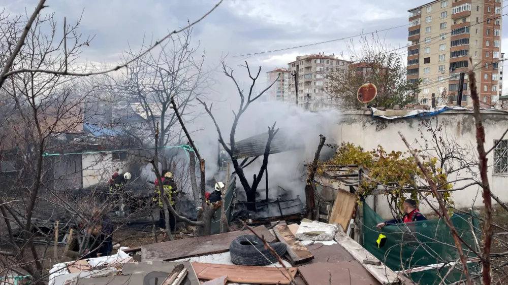 Müstakil evde çıkan yangında hasar oluştu