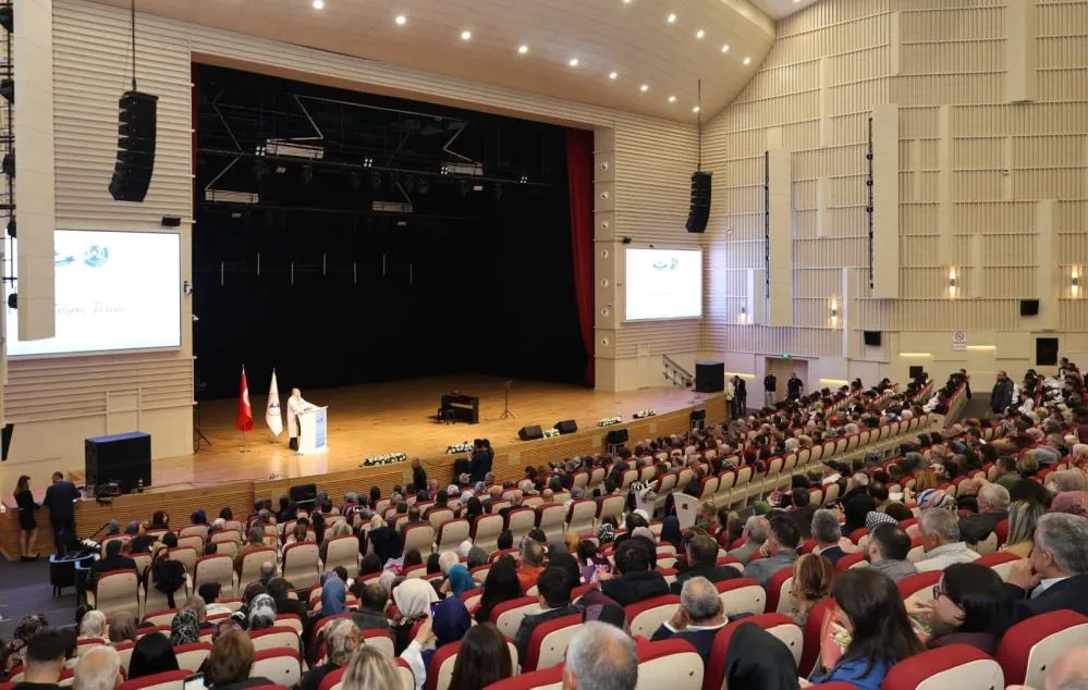 ERÜ Tıp Fakültesi’nde dönem 1 öğrencileri törenle önlük giydi