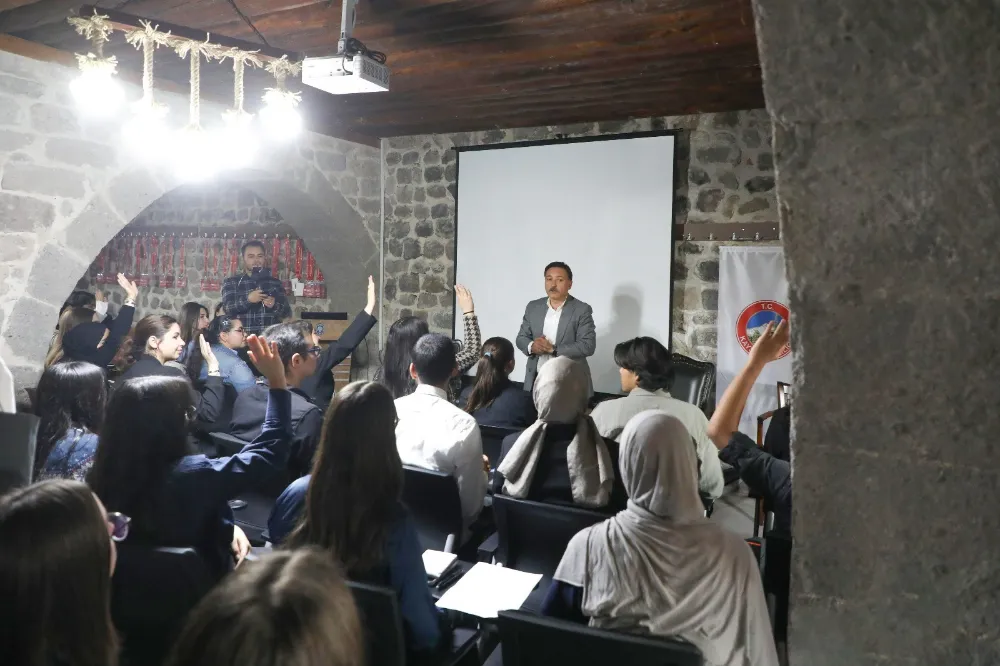 Vali Çiçek, Mektep Melikgazi