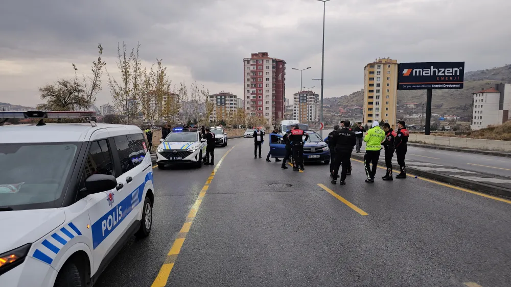 3 polis aracına çarparak kaçan suç makinası yakalandı