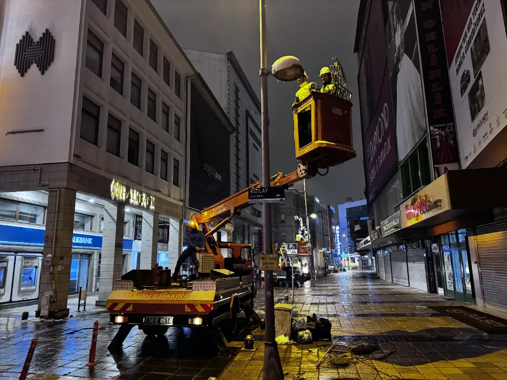 Büyükşehir, çevre aydınlatma ve bakım onarım çalışması yapıyor